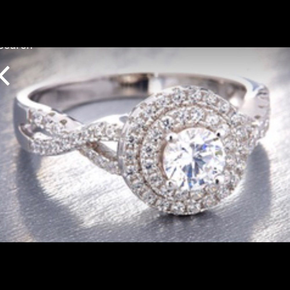 L’Artiste Sterling Silver Split Shank Ring Made with Swarovski Elements - size 7